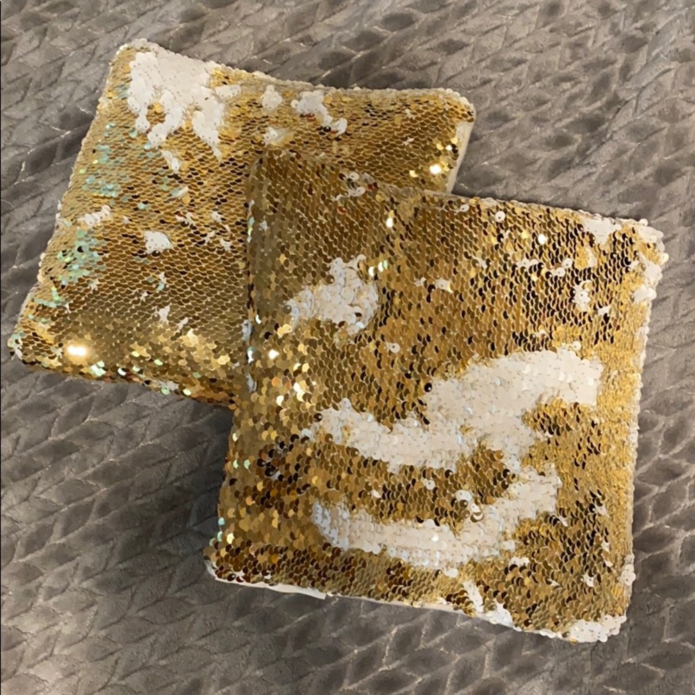 (2) gold/white sequent accent pillows